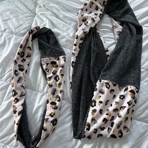 Mobius Threads Cozy Two-Tone Leopard Infinity Scarves - Black & light Pink